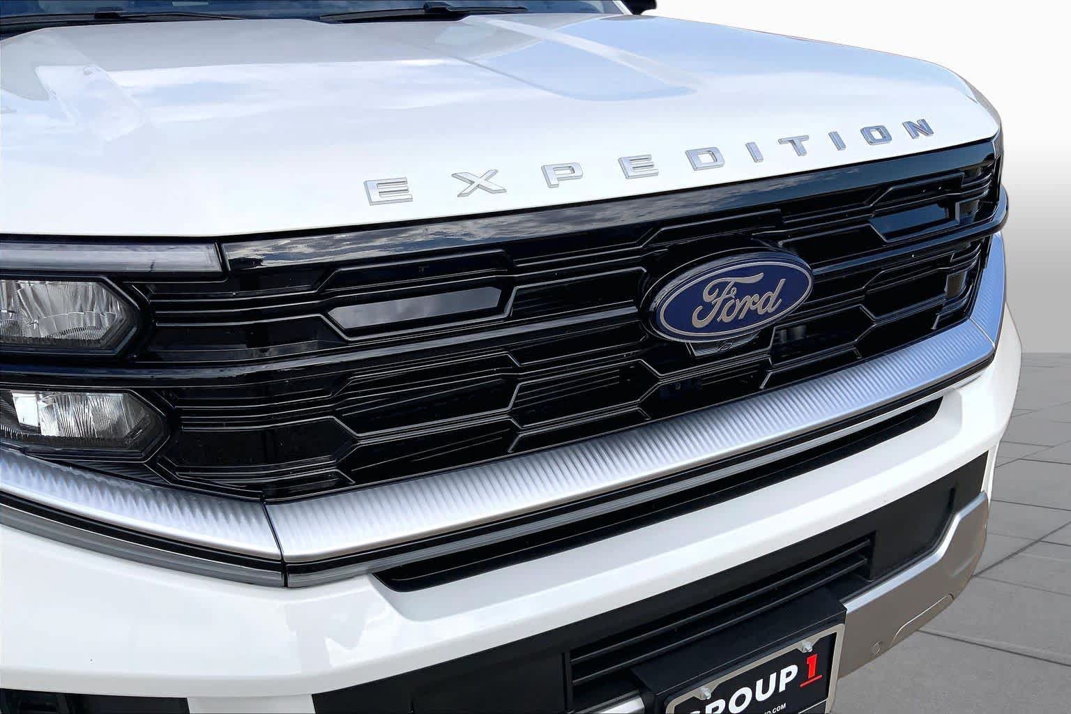 Used 2025 Ford Expedition Platinum w/ Driver's Package AWD/4WD image 30