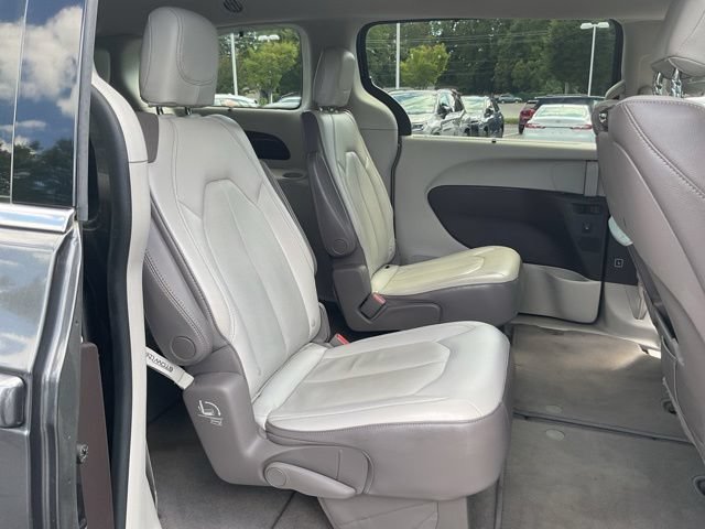 Used 2019 Chrysler Pacifica Touring-L Plus w/ Tire & Wheel Group FWD image 20