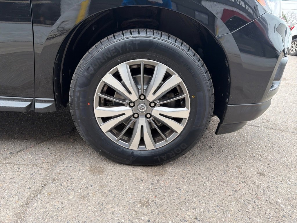 Used 2020 Nissan Pathfinder S AWD/4WD image 17