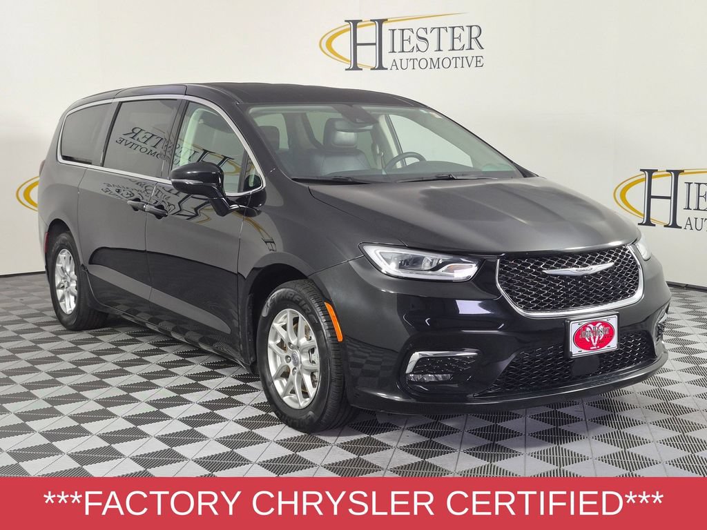 Used 2024 Chrysler Pacifica Touring-L FWD image 2
