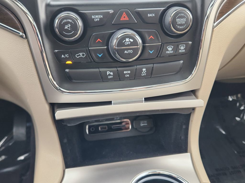 Used 2015 Jeep Grand Cherokee Limited w/ Luxury Group II image 23