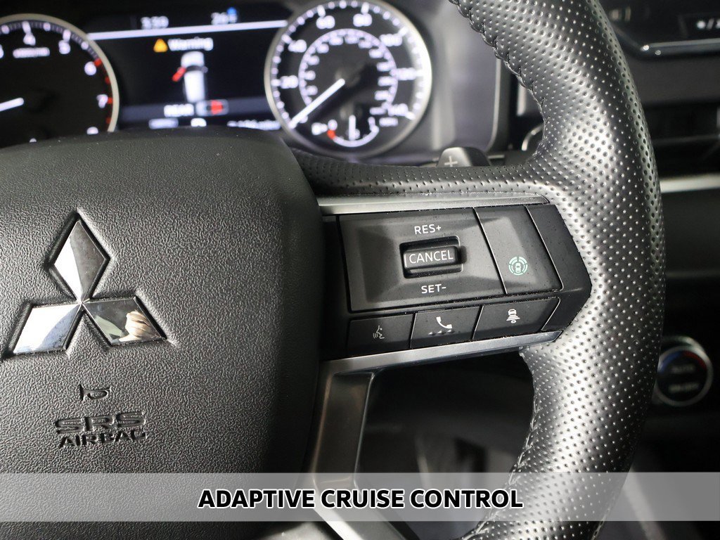 Used 2024 Mitsubishi Outlander SE Black Edition image 4