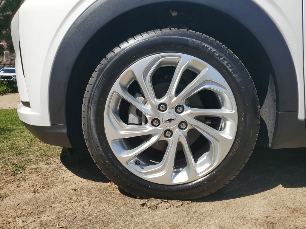 New 2027 Chevrolet Bolt LT w/ Comfort Package image 6