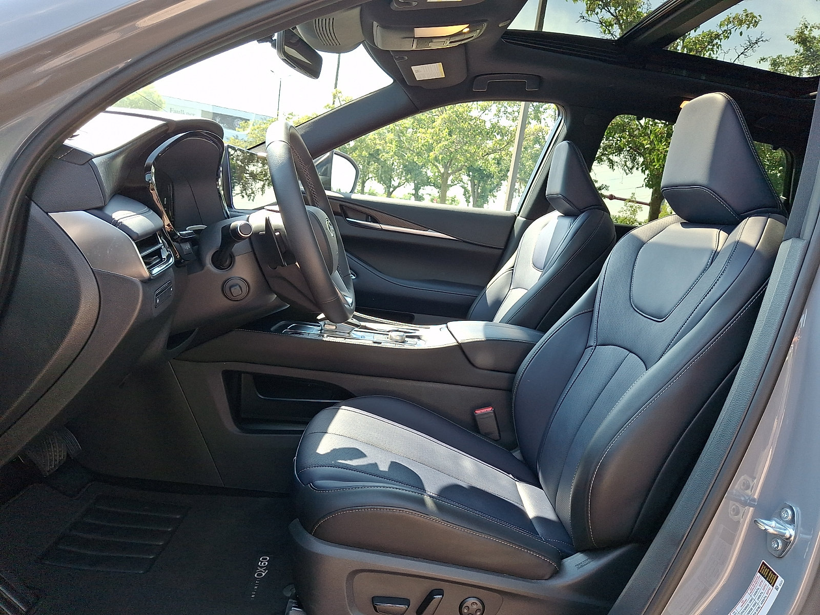 Certified 2026 INFINITI QX60 Sport w/ Dark Cargo Package AWD/4WD image 14