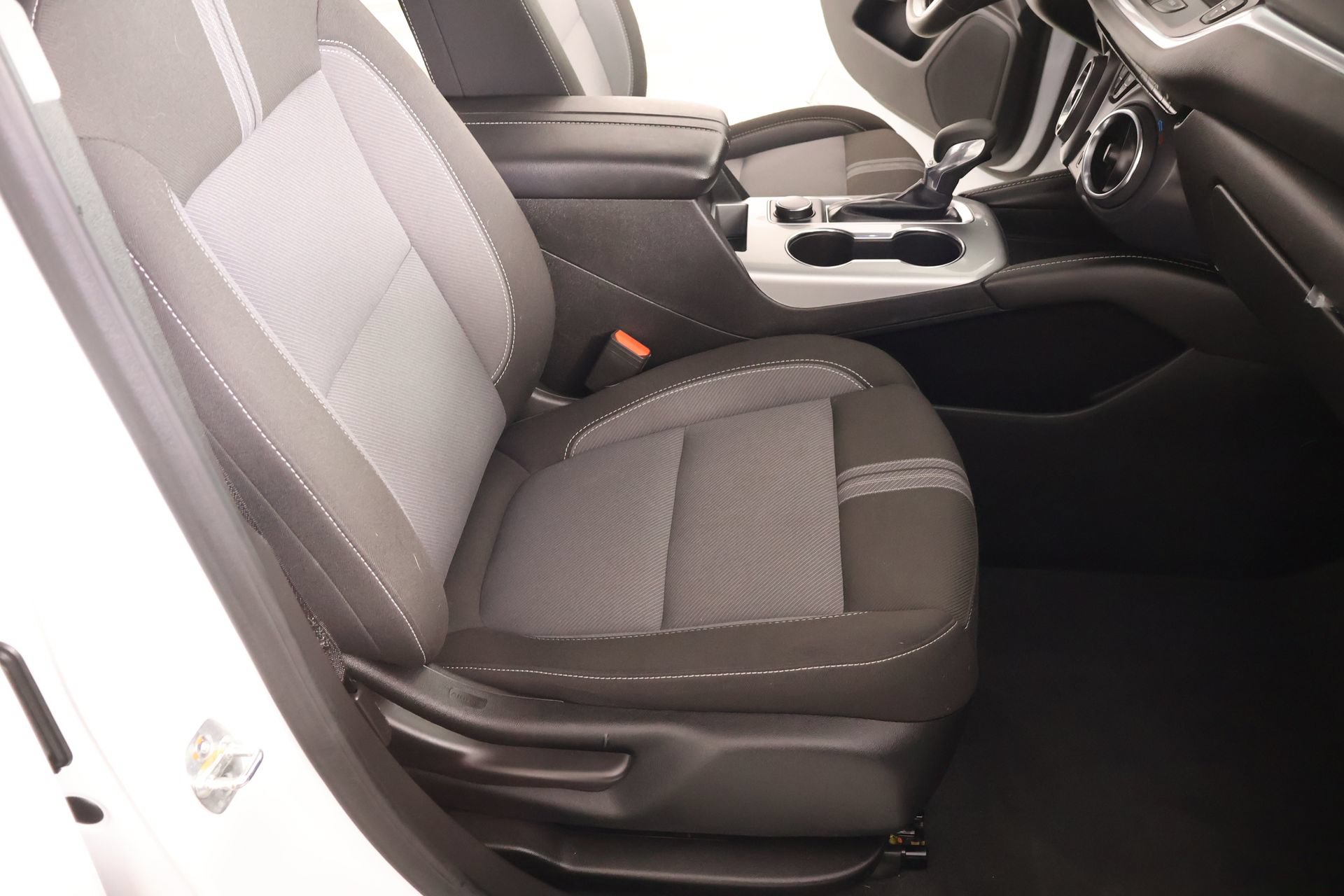 Used 2025 Chevrolet Blazer LT FWD image 13