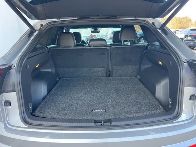 Used 2021 Volkswagen Atlas Cross Sport SEL Premium image 32