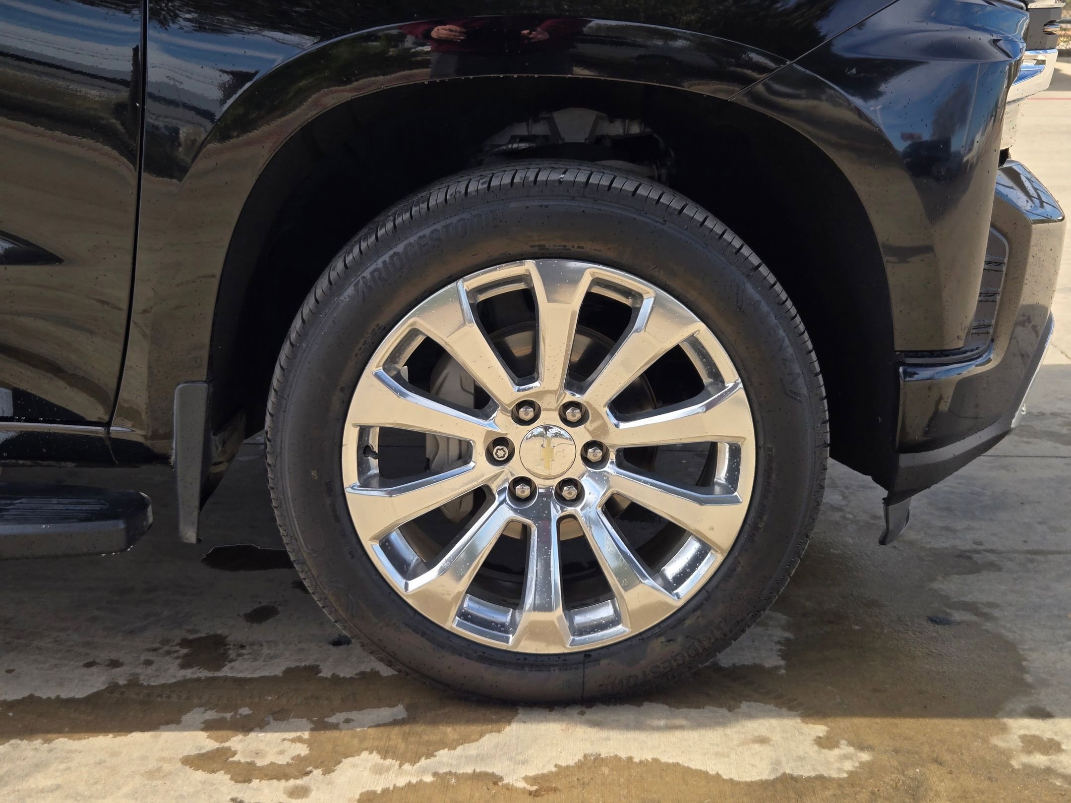 Used 2021 Chevrolet Silverado 1500 High Country w/ Technology Package image 28