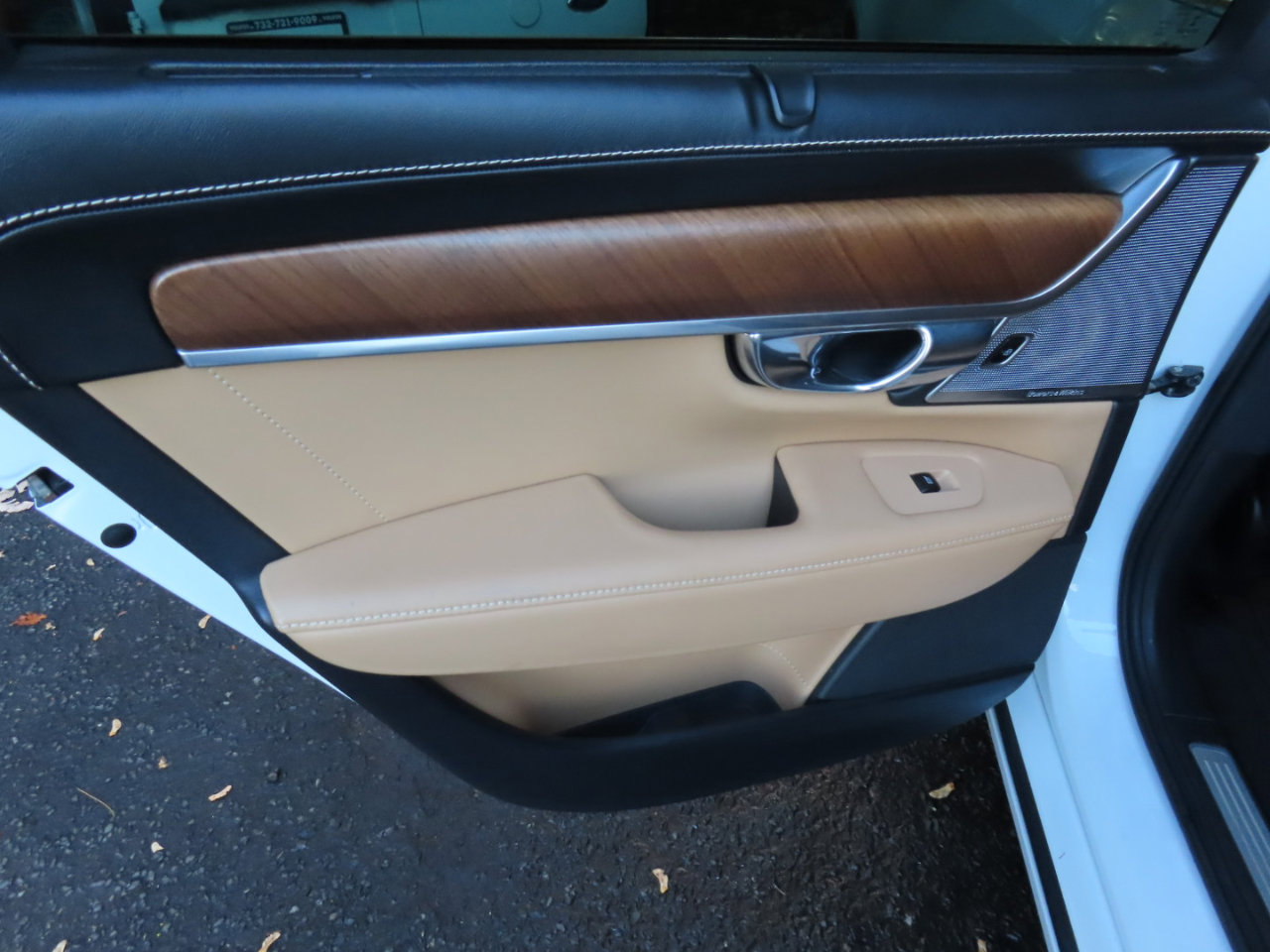 Used 2017 Volvo S90 T6 Inscription w/ Vision Package image 14