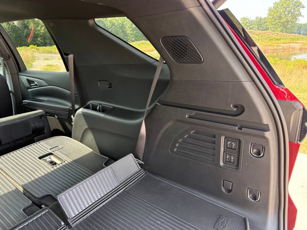 Used 2025 Chevrolet Traverse RS w/ LPO, Floor Liner Package FWD image 66