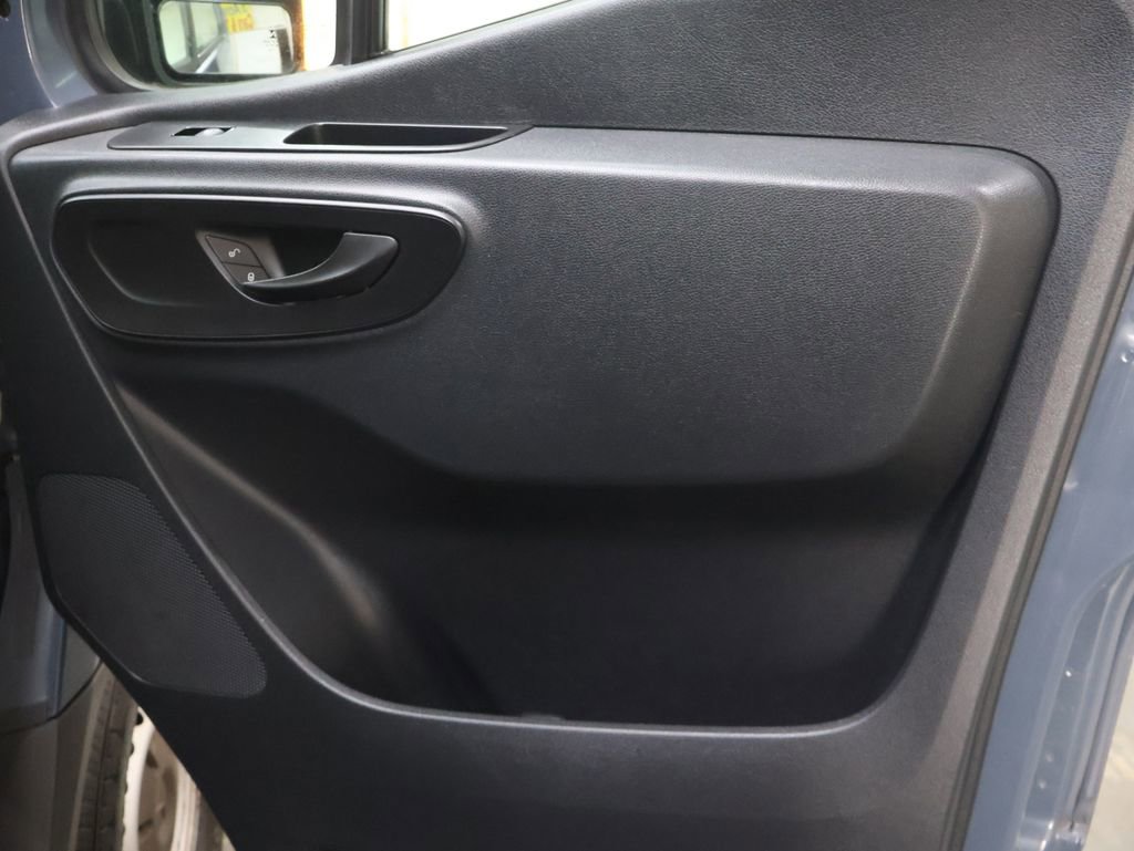Used 2018 Mercedes-Benz Sprinter 2500 image 11