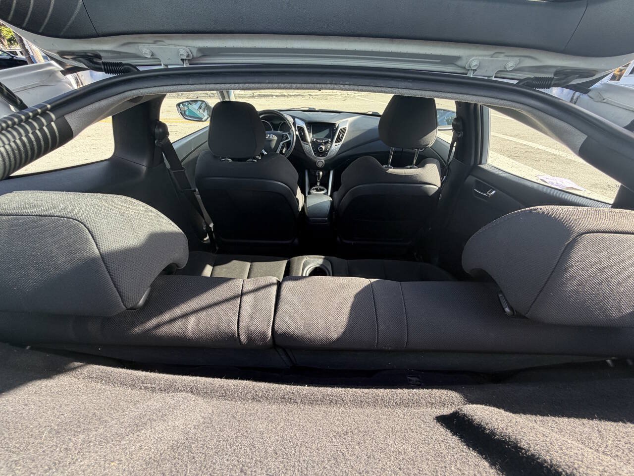 Used 2017 Hyundai Veloster FWD image 16