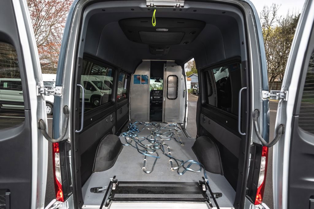 Used 2019 Mercedes-Benz Sprinter 2500 image 28
