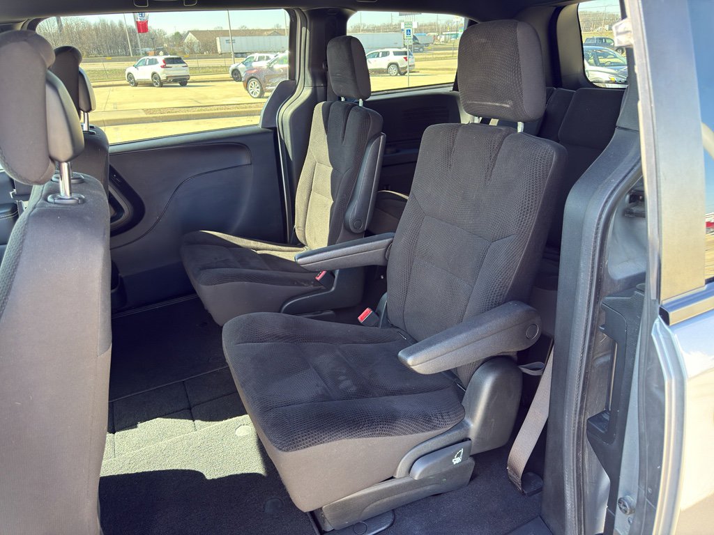 Used 2017 Dodge Grand Caravan SE image 12