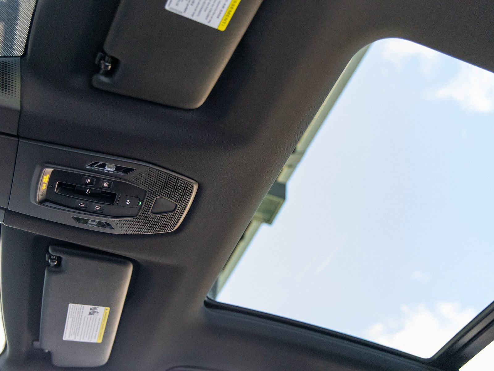 Certified 2025 Porsche Macan 4 Electric image 27