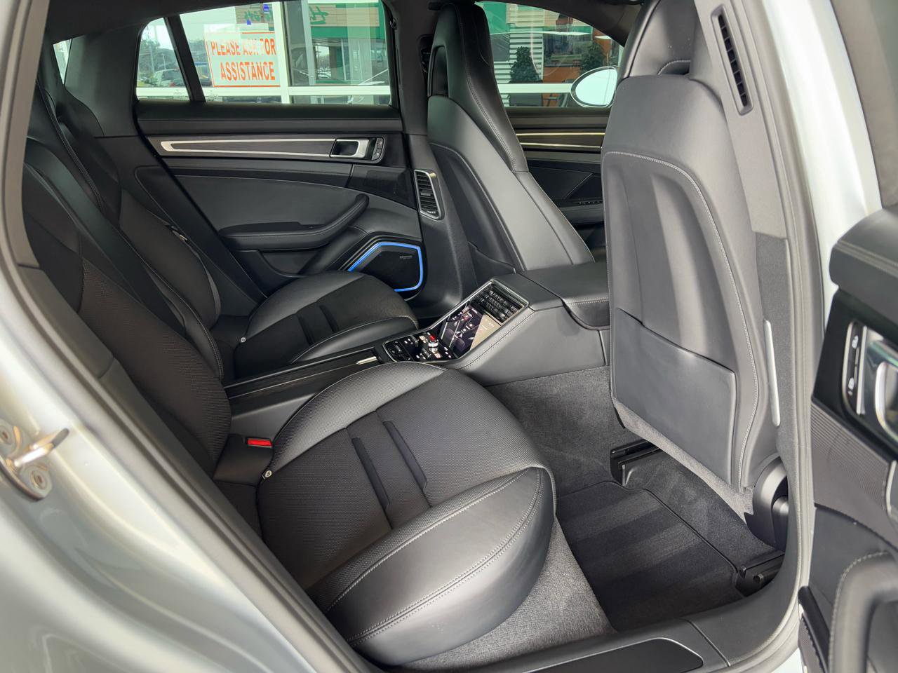 Used 2022 Porsche Panamera 4 Platinum Edition image 25