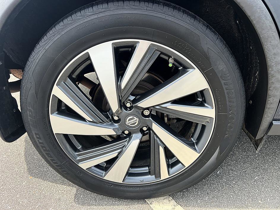 Used 2017 Nissan Murano Platinum w/ Platinum Technology Package FWD image 11