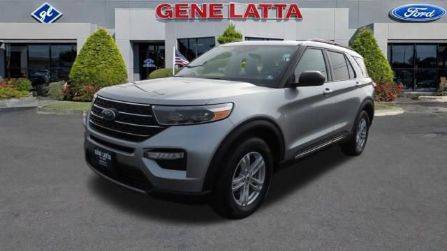 Certified 2022 Ford Explorer XLT w/ Equipment Group 202A image 3