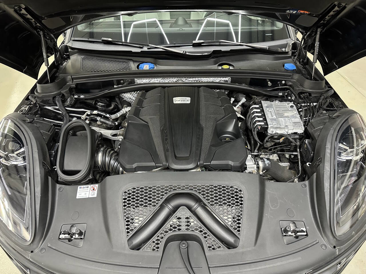 Used 2024 Porsche Macan S image 7