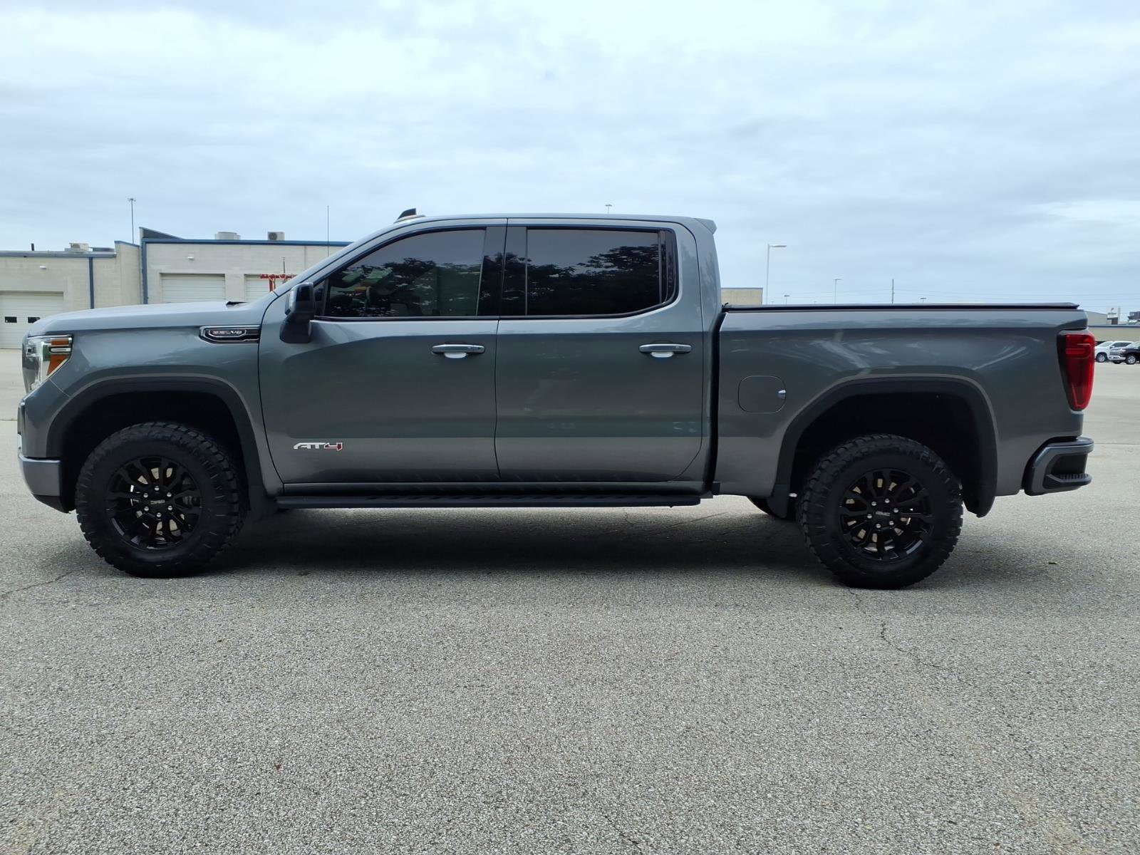 Used 2022 GMC Sierra 1500 AT4 w/ AT4 Premium Package AWD/4WD image 4