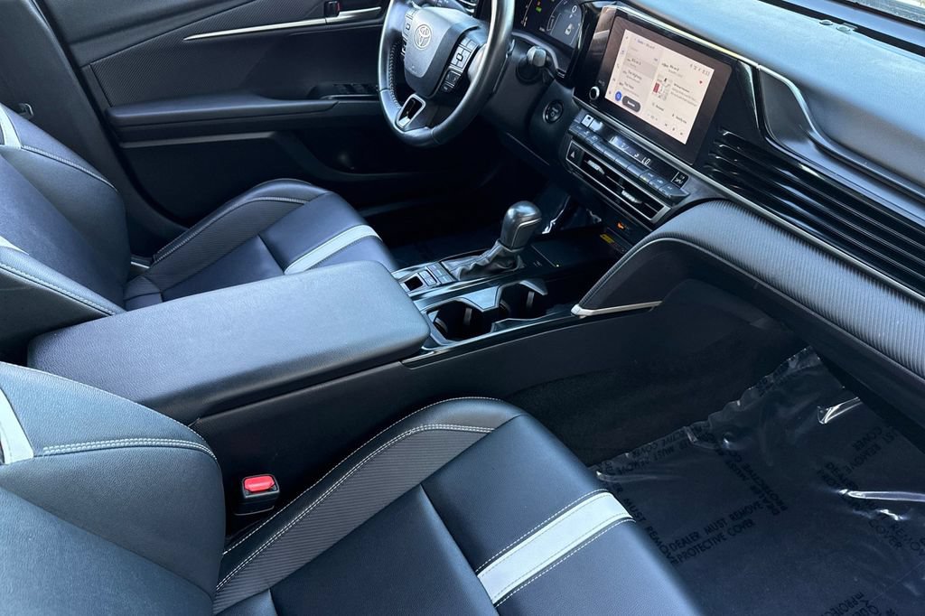 Used 2025 Toyota Camry SE FWD image 15