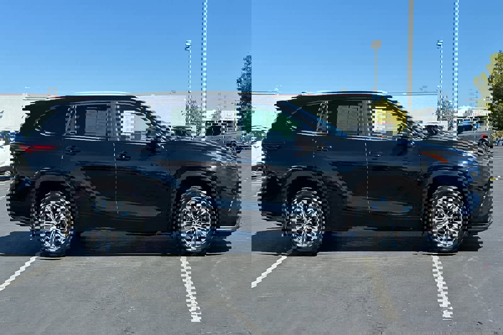 Used 2024 Toyota Highlander XLE image 6