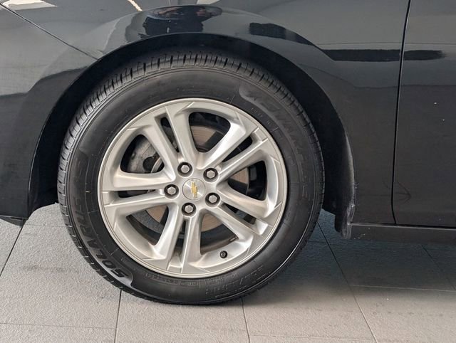 Certified 2017 Chevrolet Cruze LT w/ Convenience Package image 4