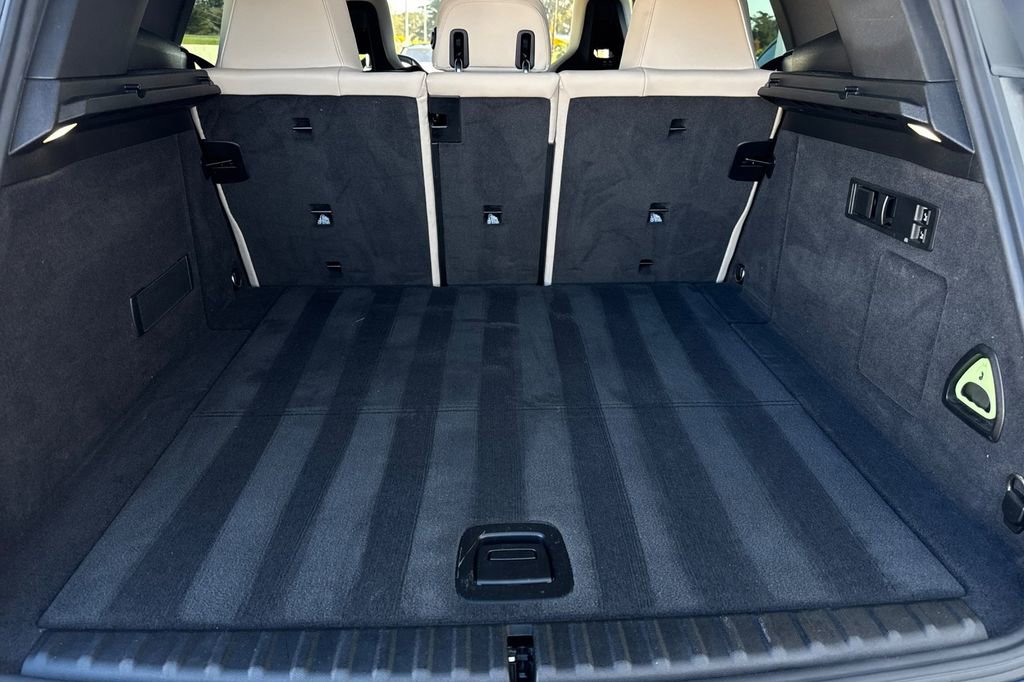 Used 2023 BMW iX xDrive50 image 16