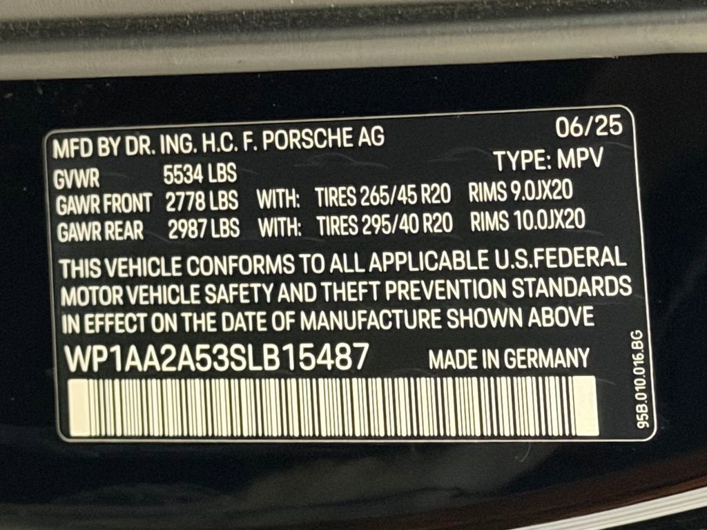 Used 2025 Porsche Macan AWD/4WD image 26