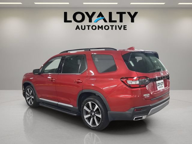 Used 2025 Honda Pilot Touring image 3