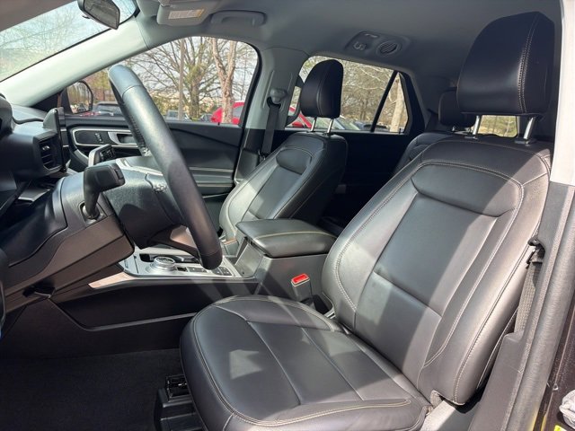 Used 2023 Ford Explorer XLT w/ Equipment Group 202A image 10