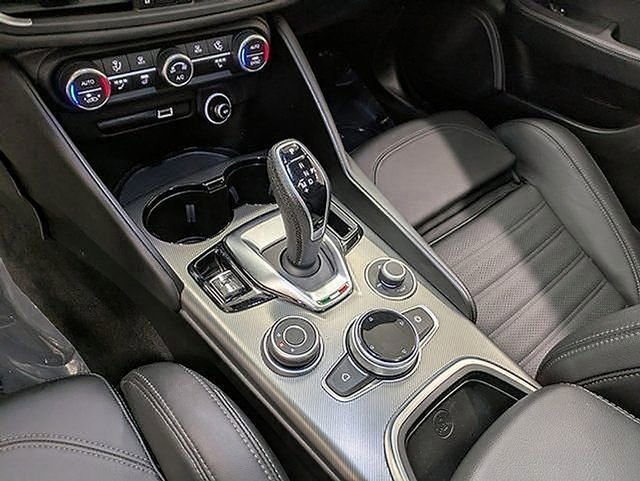 Used 2024 Alfa Romeo Giulia Veloce image 18