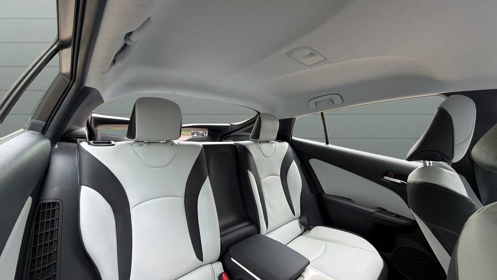 Used 2018 Toyota Prius Prime Advanced FWD image 27