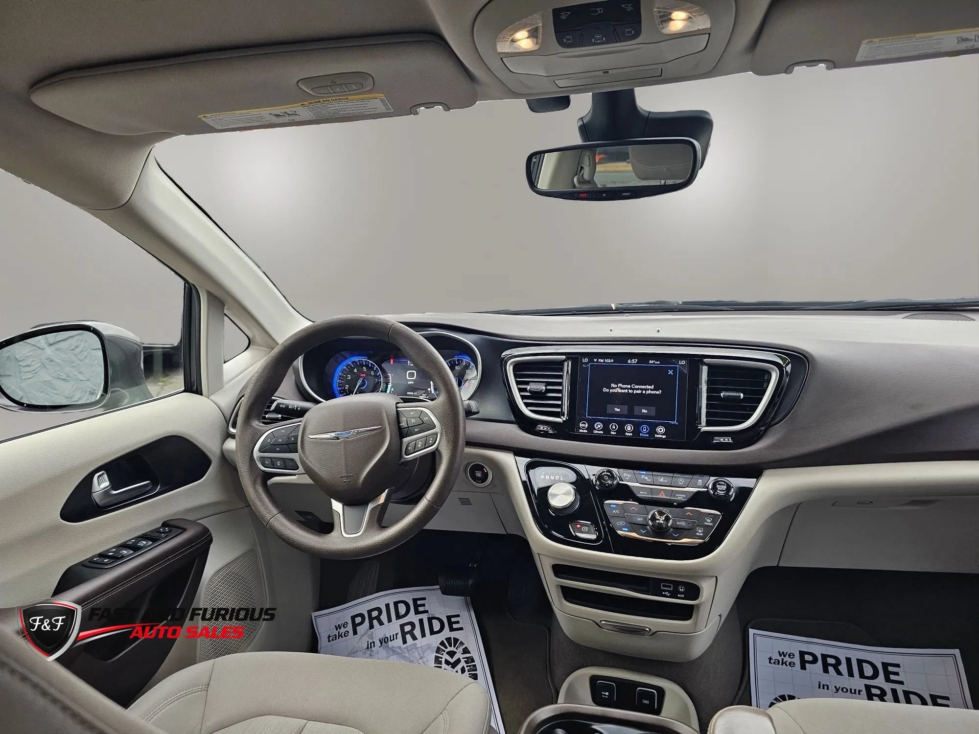 Used 2020 Chrysler Pacifica Touring w/ Advanced Safetytec Group FWD image 18