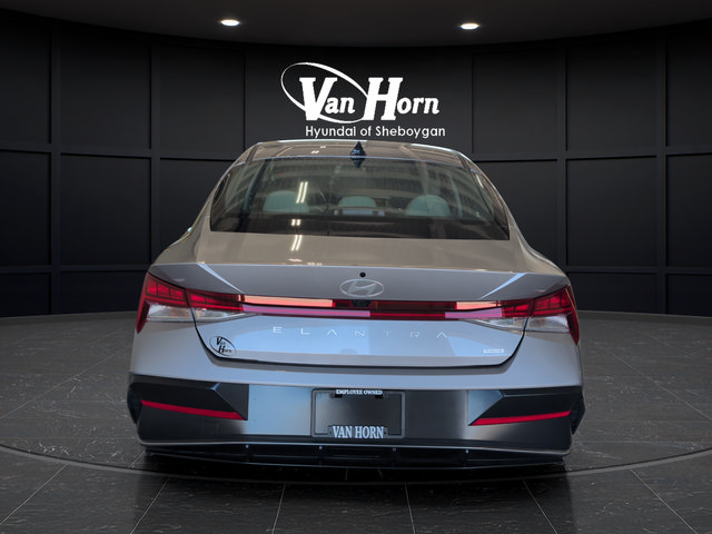 Certified 2025 Hyundai Elantra Limited FWD image 6