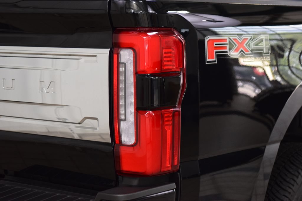 Used 2024 Ford F350 Platinum w/ FX4 Off-Road Package AWD/4WD image 17