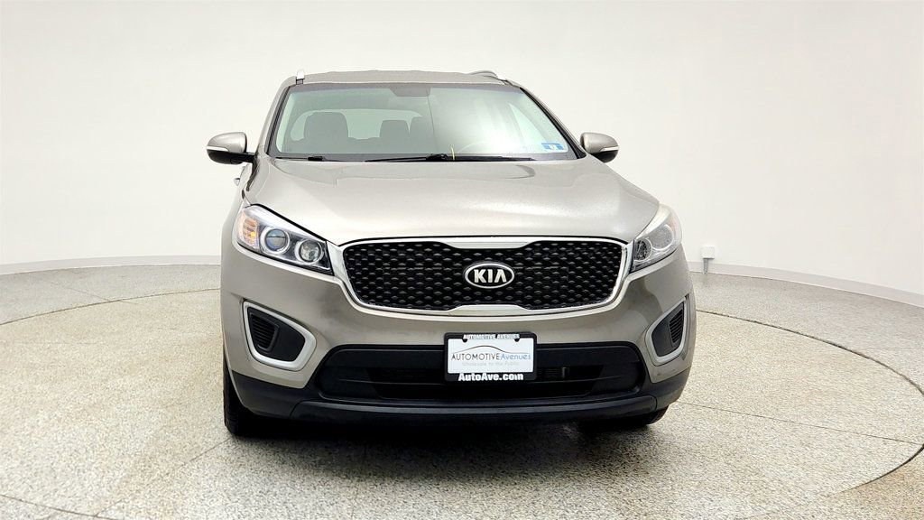 Used 2017 Kia Sorento FWD w/ LX Convenience Package image 2