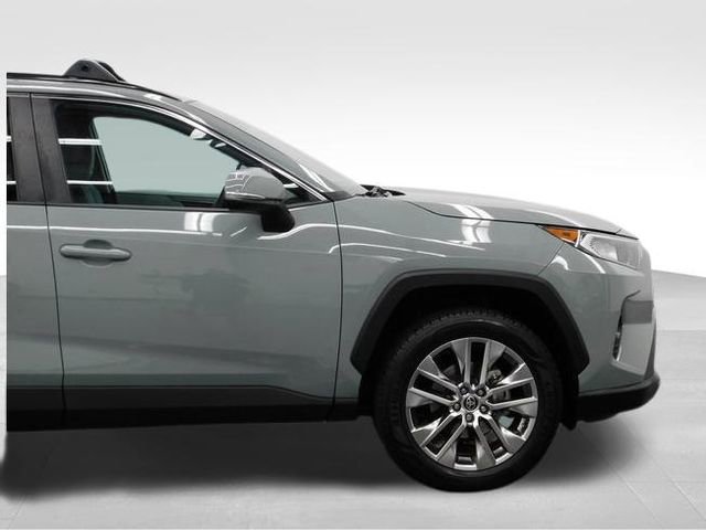 Used 2021 Toyota RAV4 XLE Premium image 16