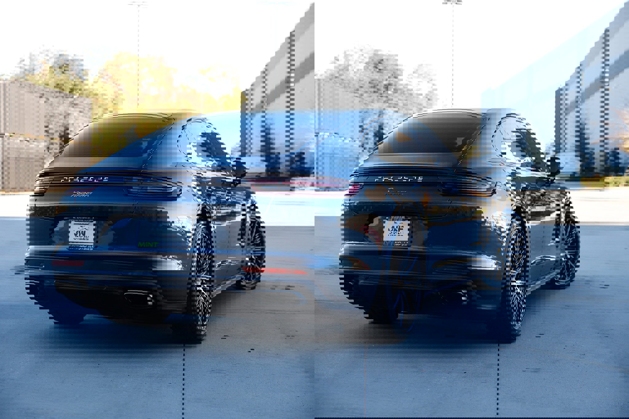 Used 2018 Porsche Panamera image 30