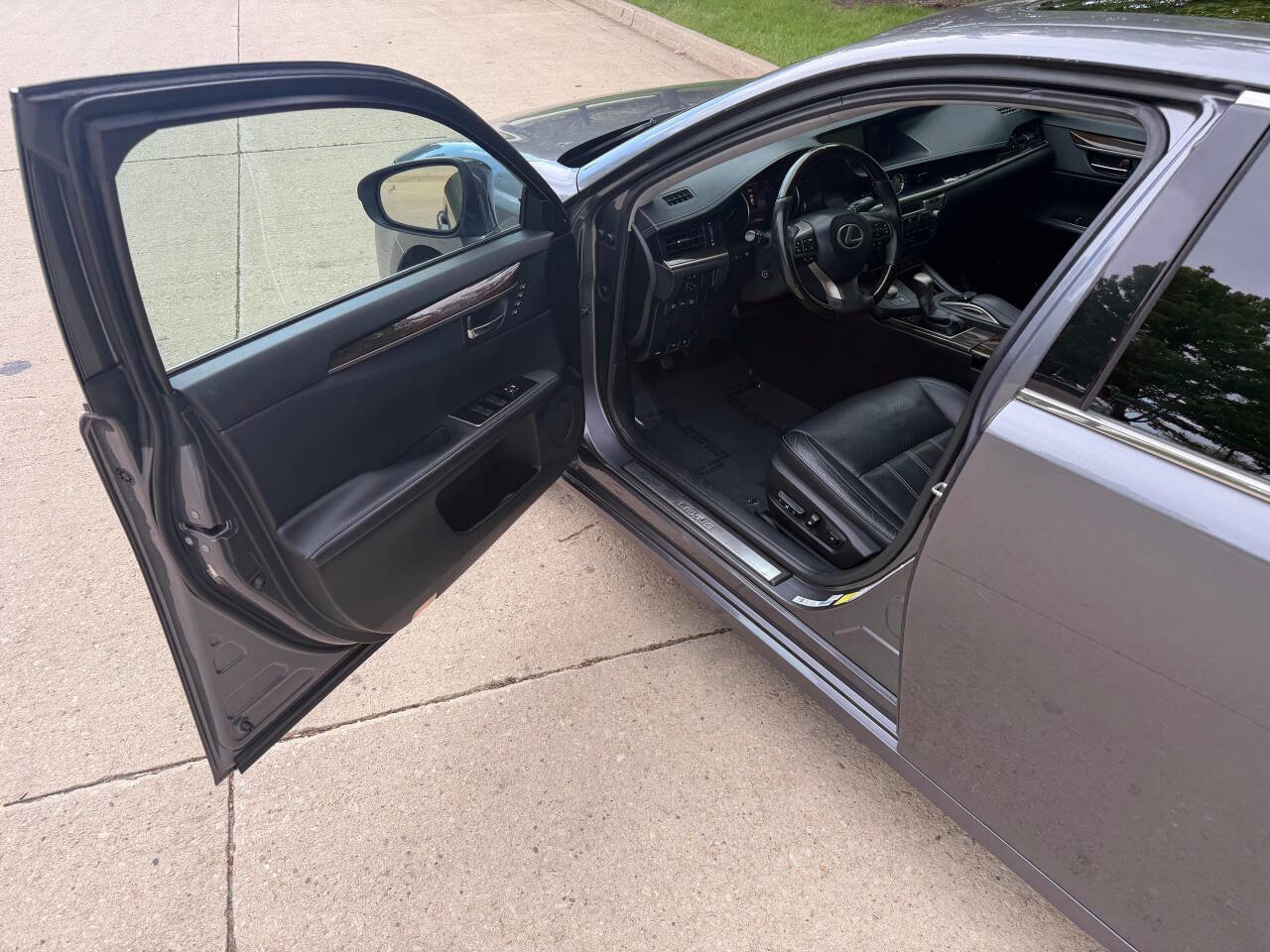 Used 2017 Lexus ES 350 w/ Luxury Package FWD image 21