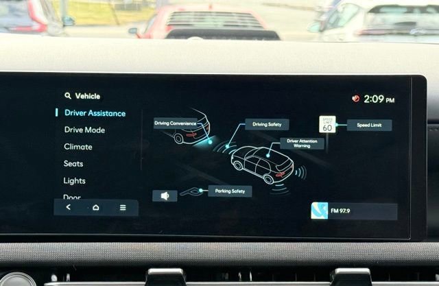 Used 2025 Hyundai Tucson Limited image 35