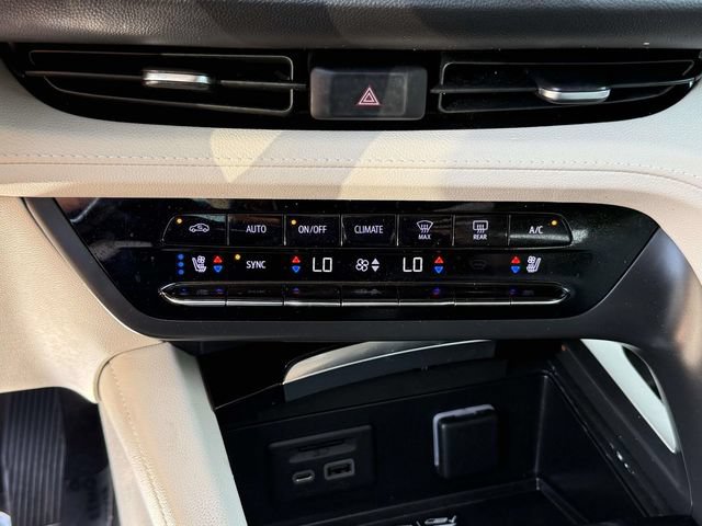 Used 2023 Buick Envision Avenir AWD/4WD image 17