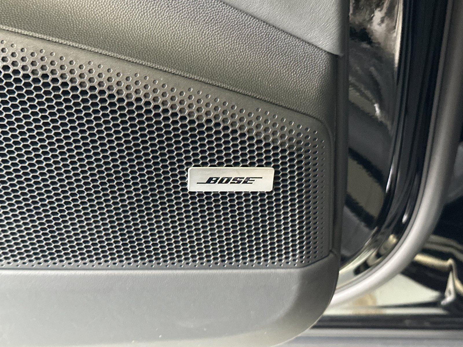 New 2026 Porsche Macan Turbo Electric AWD/4WD image 21
