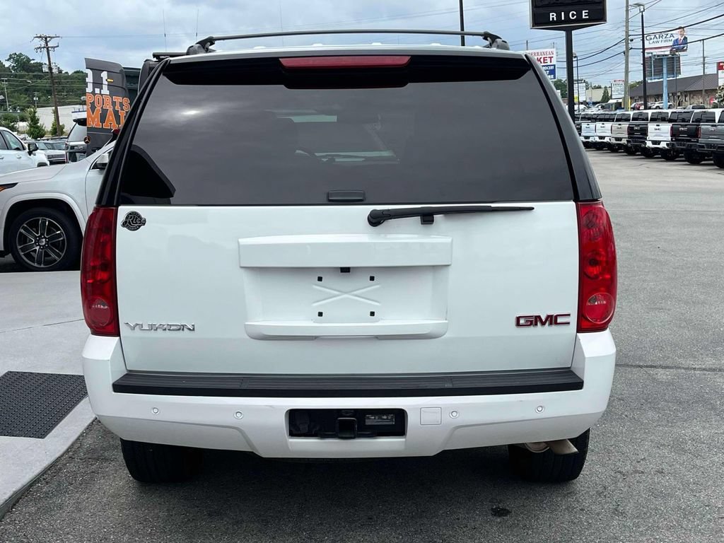 Certified 2013 GMC Yukon SLT w/ SLT-2 Equipment Package AWD/4WD image 4