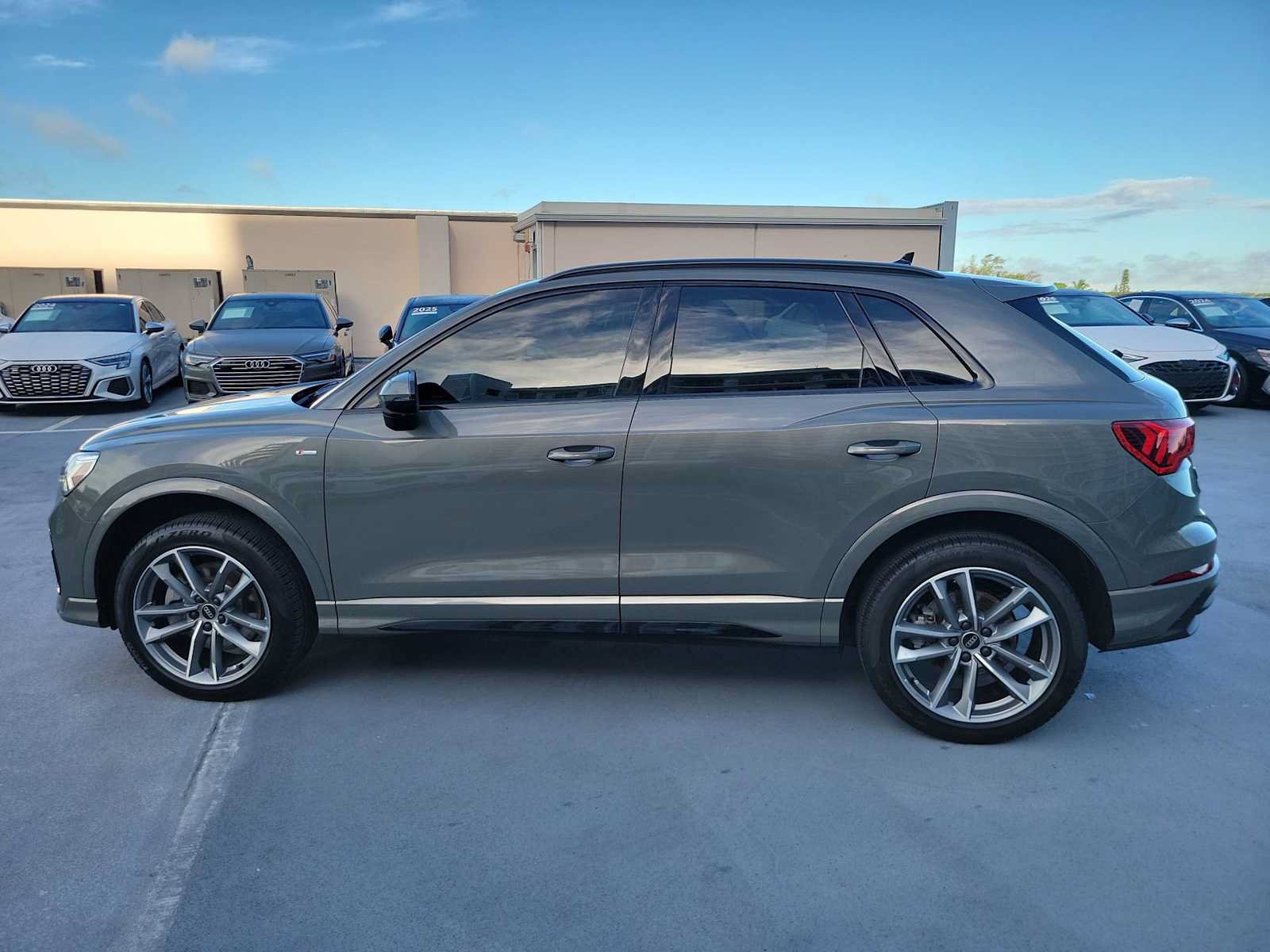 Certified 2024 Audi Q3 2.0T Premium AWD/4WD image 3