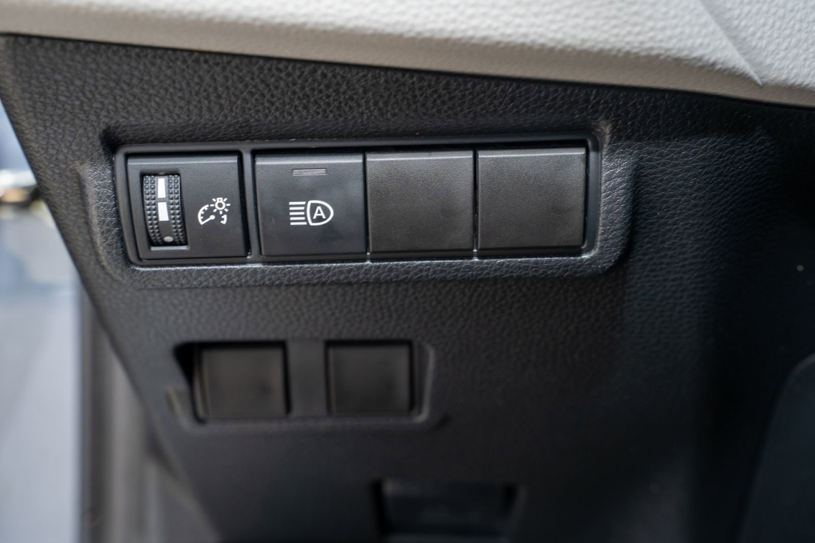 Used 2023 Toyota Corolla Cross L FWD image 28