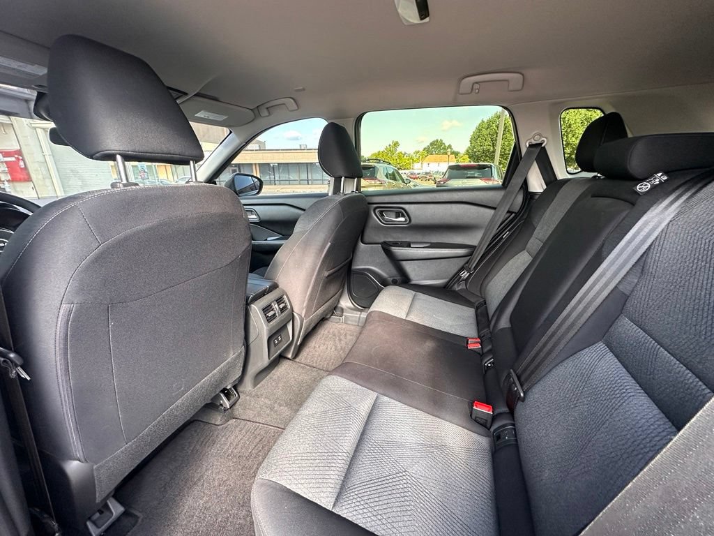 Certified 2024 Nissan Rogue SV FWD image 17