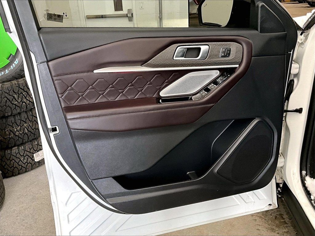 Used 2025 Ford Explorer Platinum w/ LUX Leather Package image 9