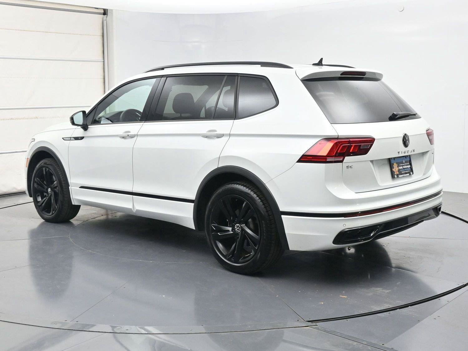 Certified 2024 Volkswagen Tiguan SE R-Line AWD/4WD image 23