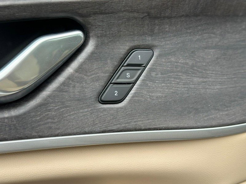 Used 2025 Jeep Grand Cherokee Limited w/ Luxury Tech Group II image 18