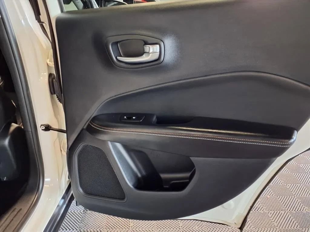 Used 2021 Jeep Compass Latitude image 11